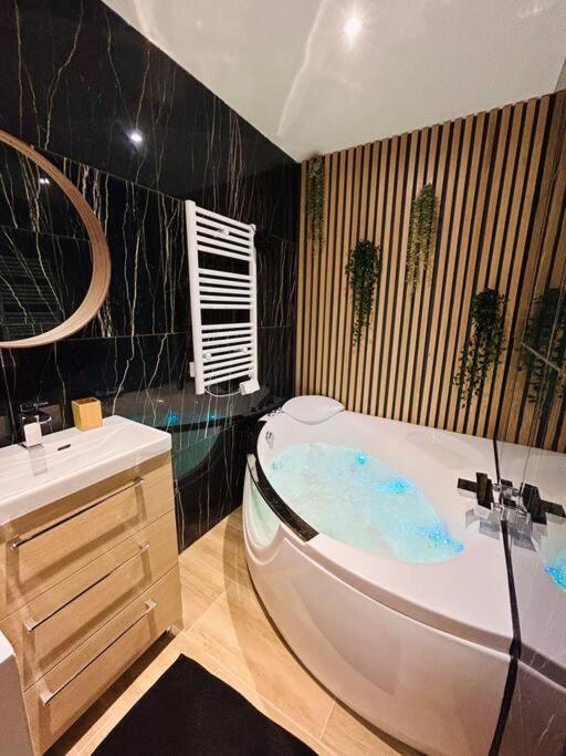 T4 Jolie Vue Avec Jaccuzzi Vitrolles (Bouches-du-Rhone) Exterior foto