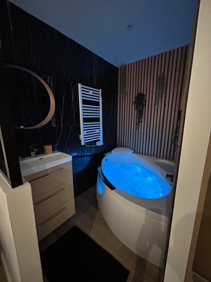 T4 Jolie Vue Avec Jaccuzzi Vitrolles (Bouches-du-Rhone) Exterior foto
