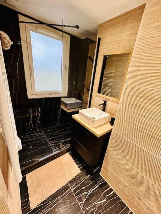 T4 Jolie Vue Avec Jaccuzzi Vitrolles (Bouches-du-Rhone) Exterior foto
